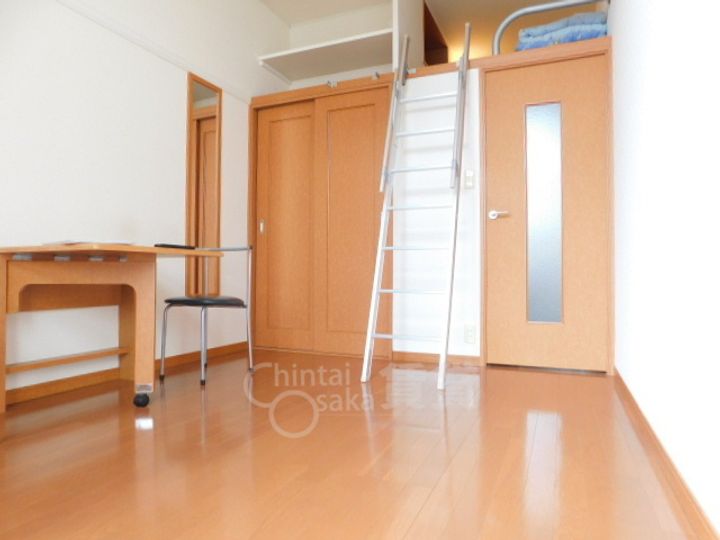 大阪府箕面市粟生間谷東5丁目の賃貸アパートの居間