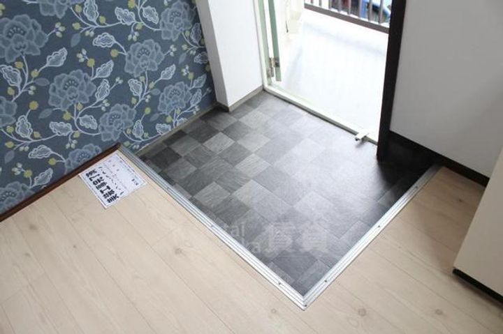 大阪府池田市住吉1丁目の賃貸マンションの玄関