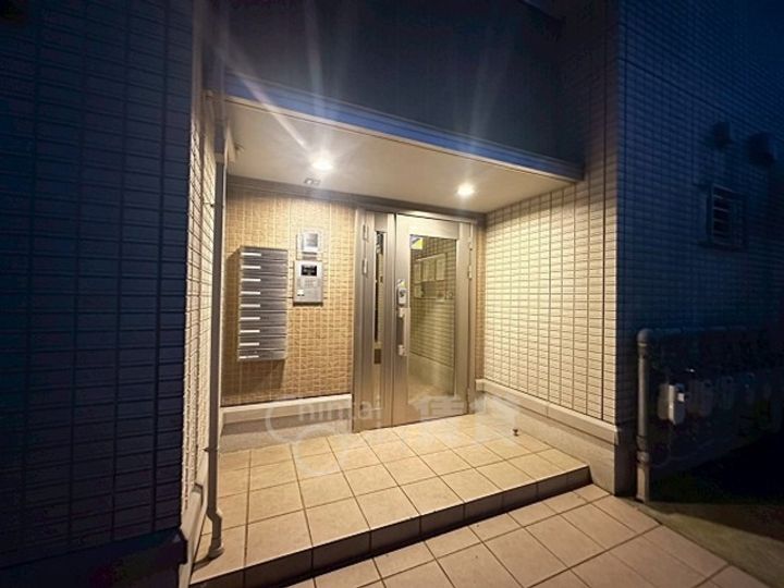 大阪府箕面市彩都粟生南3丁目の賃貸アパートの玄関