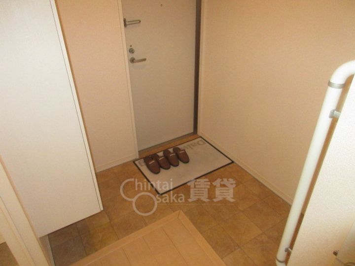 大阪府箕面市彩都粟生南3丁目の賃貸アパートの玄関