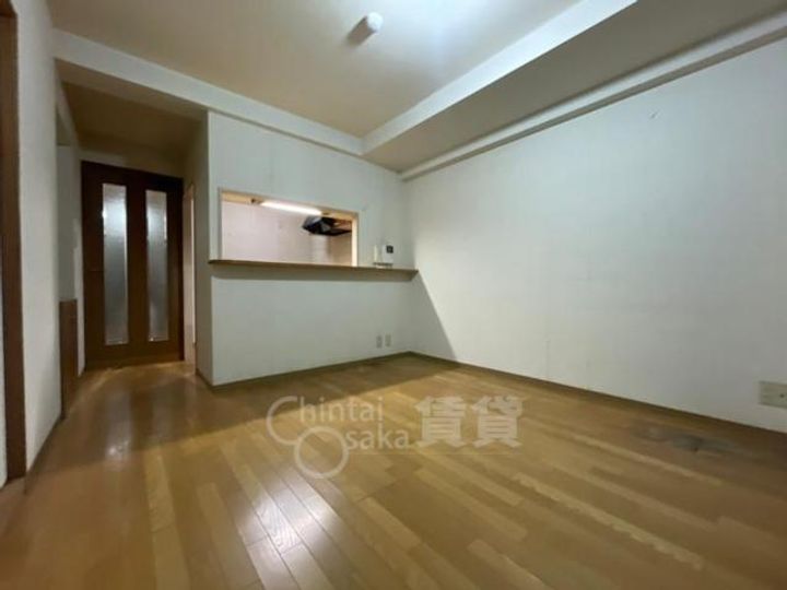 兵庫県宝塚市平井1丁目の賃貸マンションの居間