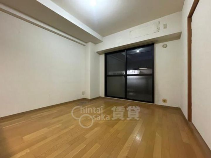 兵庫県宝塚市平井1丁目の賃貸マンションの居間