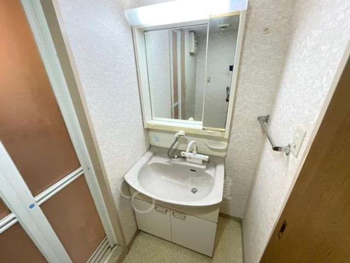 兵庫県宝塚市平井1丁目の賃貸マンションの内装