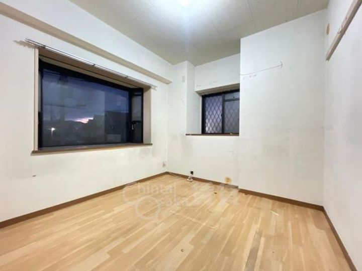 兵庫県宝塚市平井1丁目の賃貸マンションの居間