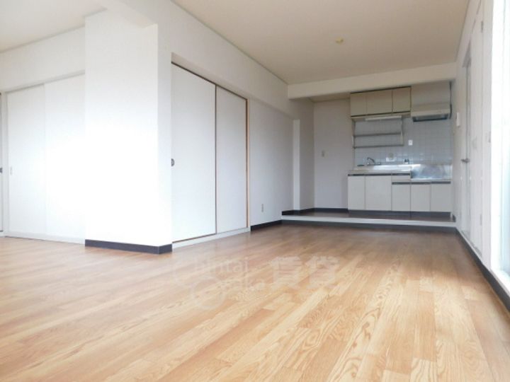 大阪府池田市井口堂3丁目の賃貸マンションの居間