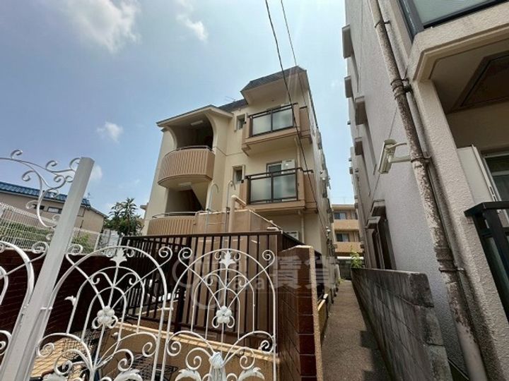 大阪府池田市井口堂3丁目の賃貸マンションの外観