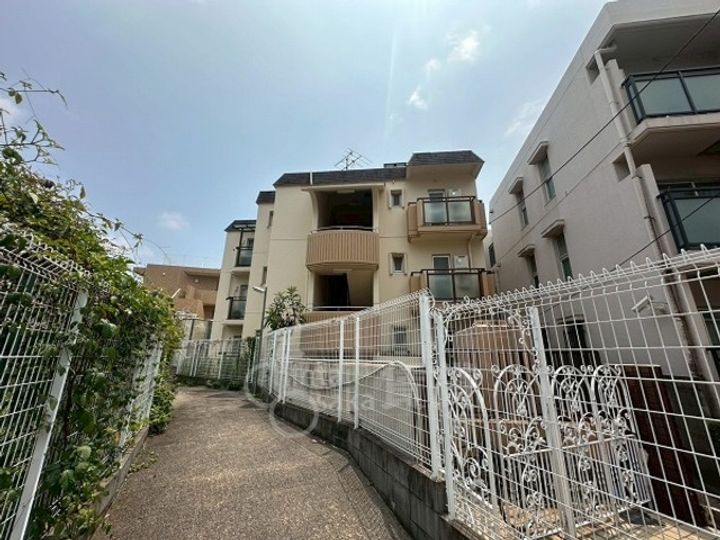 大阪府池田市井口堂3丁目の賃貸マンションの外観