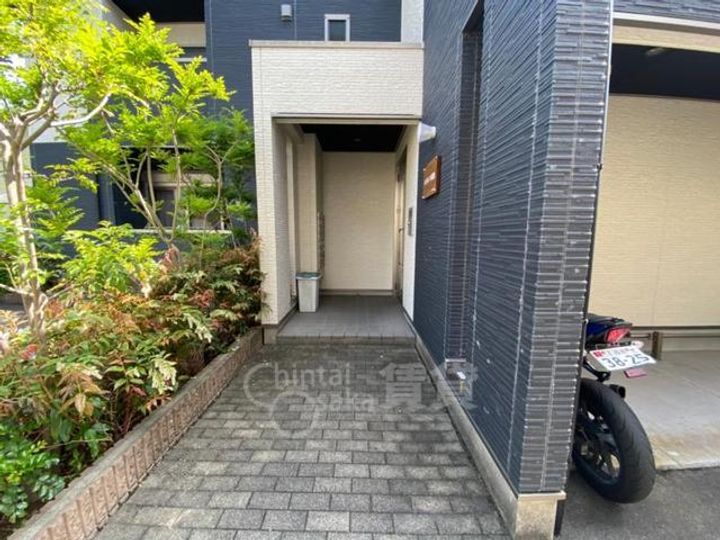 大阪府豊中市螢池北町2丁目の賃貸アパートの玄関