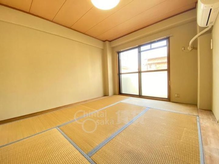 大阪府池田市天神2丁目の賃貸マンションの居間