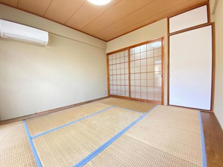 大阪府池田市天神2丁目の賃貸マンションの居間