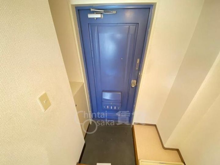 大阪府池田市天神2丁目の賃貸マンションの玄関