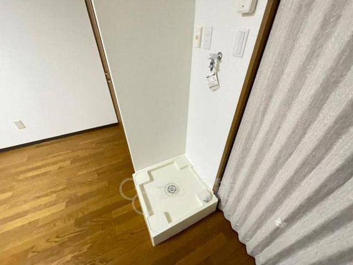 大阪府箕面市西小路3丁目の賃貸マンションの内装