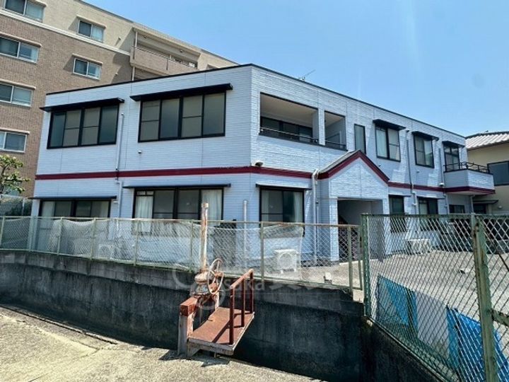 大阪府箕面市西小路3丁目の賃貸マンションの外観