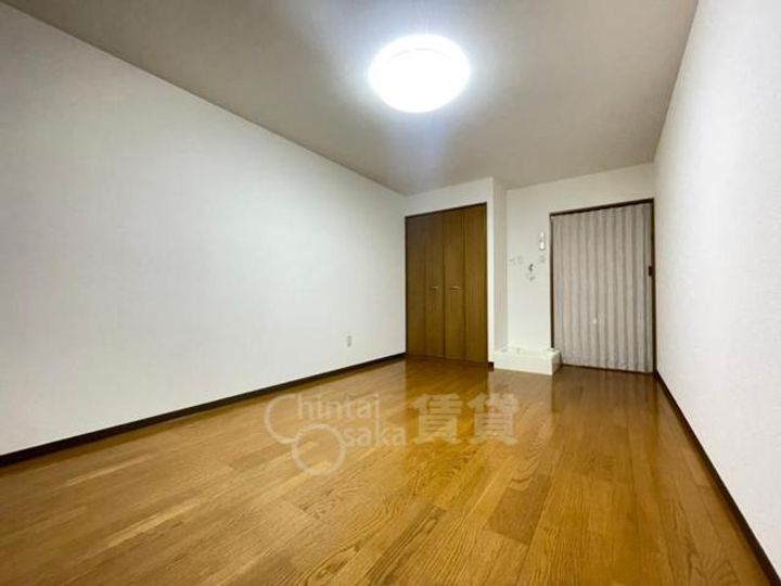 大阪府箕面市西小路3丁目の賃貸マンションの居間