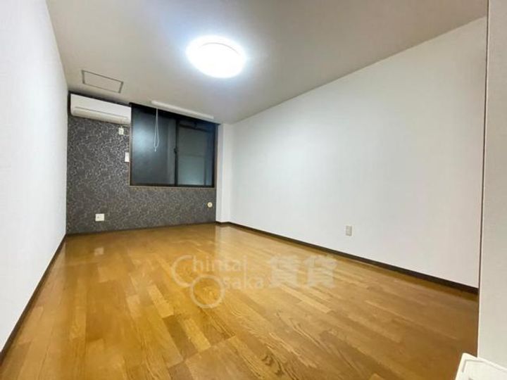 大阪府箕面市西小路3丁目の賃貸マンションの居間