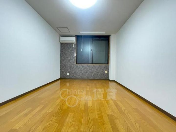 大阪府箕面市西小路3丁目の賃貸マンションの居間