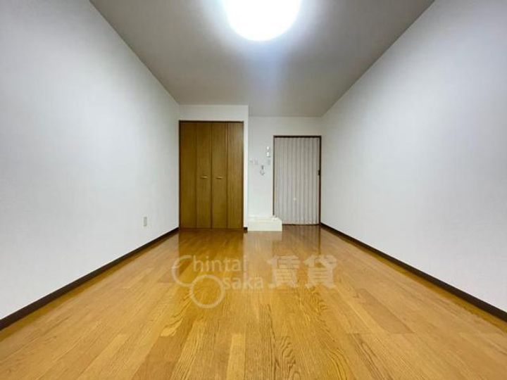 大阪府箕面市西小路3丁目の賃貸マンションの居間