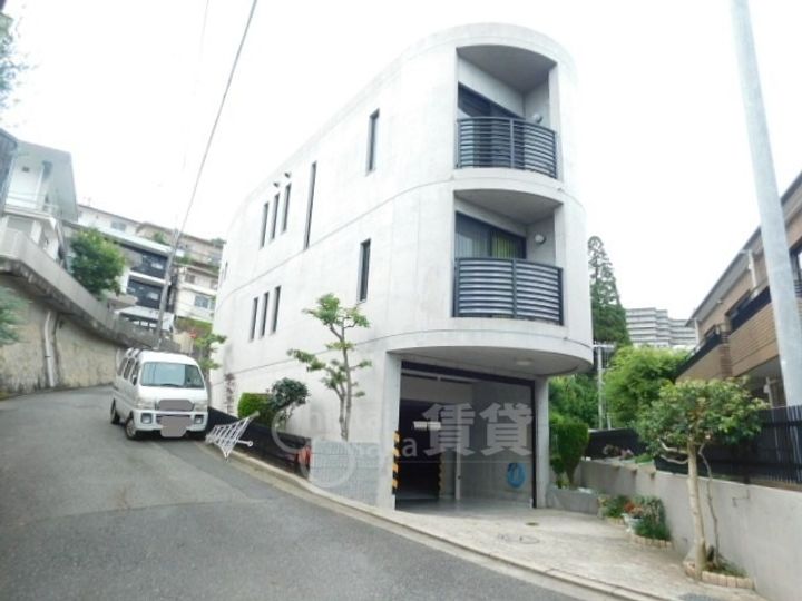 大阪府箕面市箕面8丁目の賃貸マンションの外観