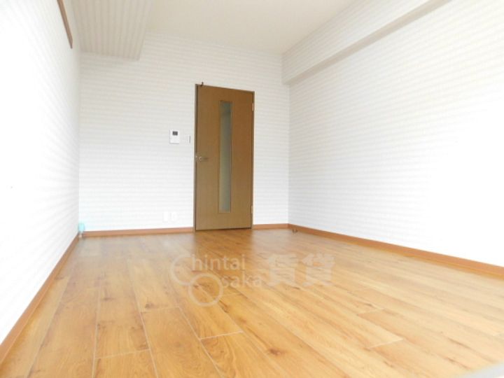 大阪府箕面市箕面8丁目の賃貸マンションの居間