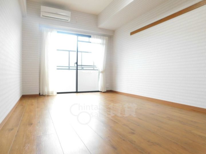 大阪府箕面市箕面8丁目の賃貸マンションの居間