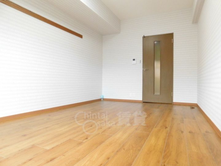 大阪府箕面市箕面8丁目の賃貸マンションの居間