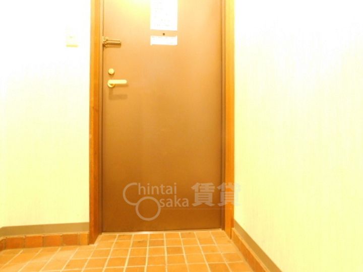大阪府池田市石橋1丁目の賃貸マンションの玄関