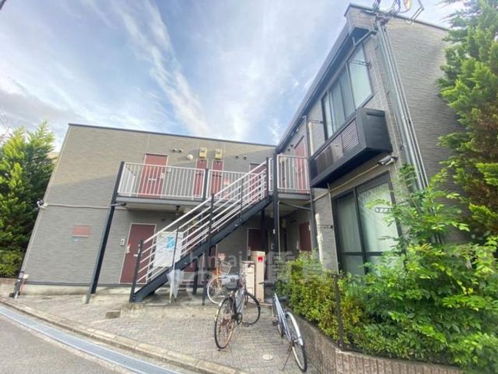 大阪府池田市空港1丁目の賃貸アパートの外観