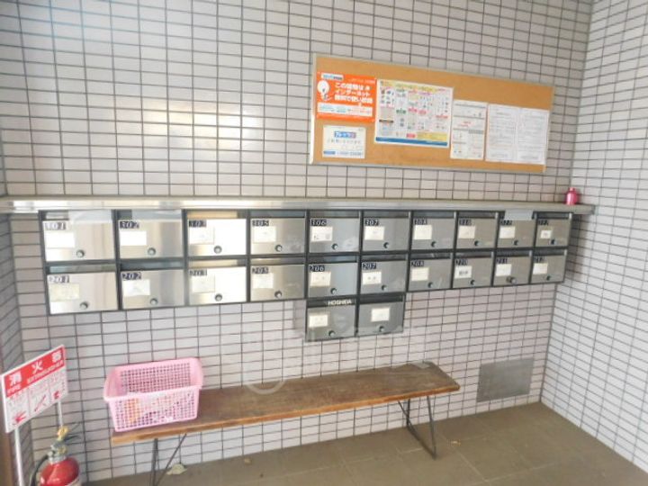大阪府箕面市西小路1丁目の賃貸マンションの玄関