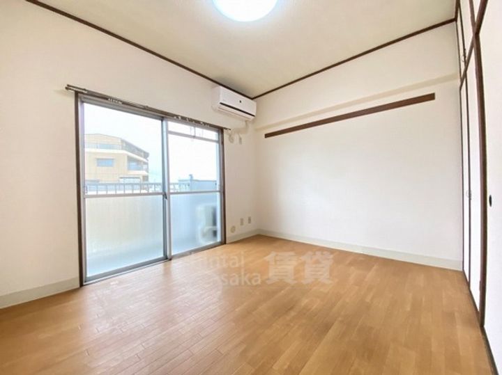 大阪府豊中市螢池西町1丁目の賃貸マンションの居間