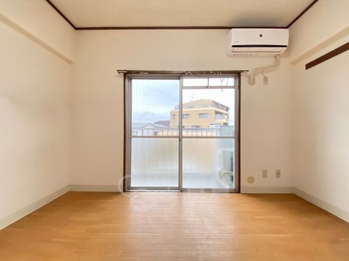 大阪府豊中市螢池西町1丁目の賃貸マンションの居間