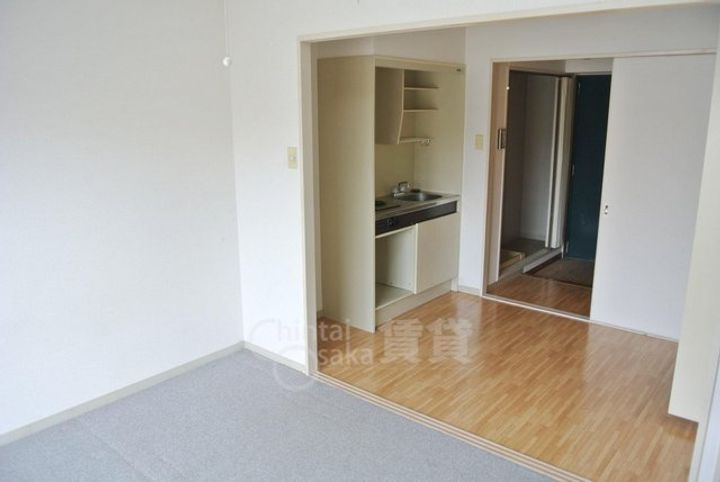 大阪府箕面市小野原東2丁目の賃貸マンションの居間