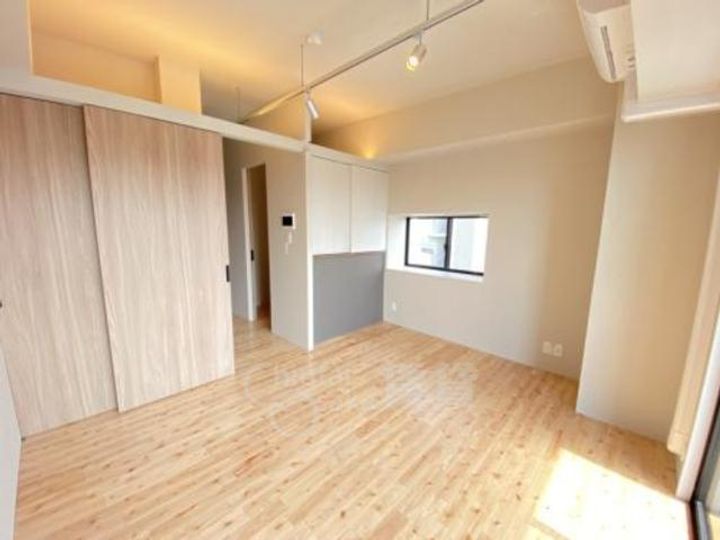 大阪府池田市槻木町の賃貸マンションの居間