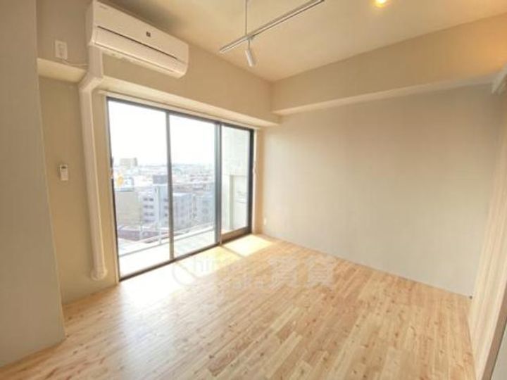大阪府池田市槻木町の賃貸マンションの居間