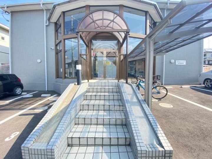 大阪府箕面市小野原東4丁目の賃貸アパートの玄関