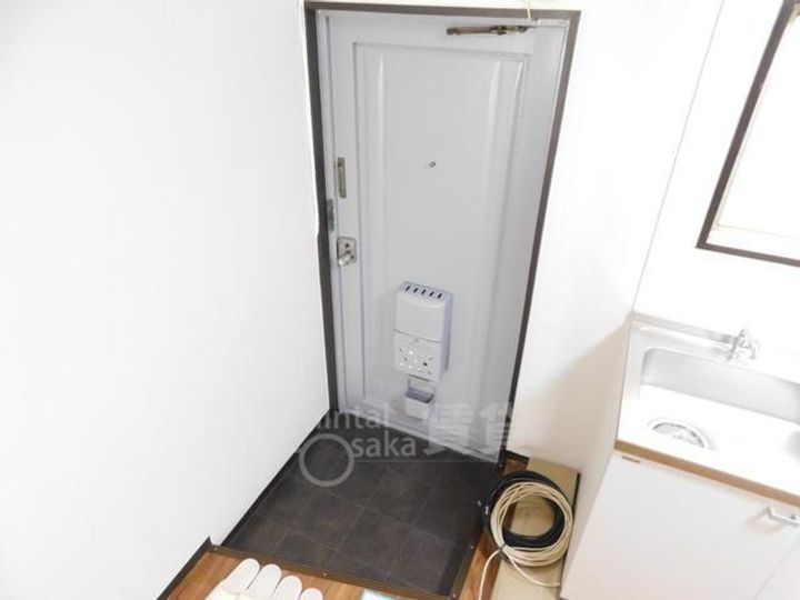 高田マンションの玄関