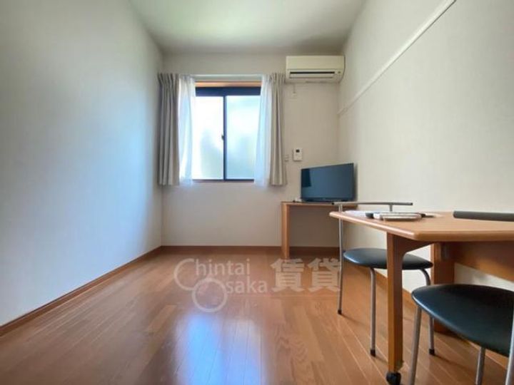 レオパレス虹の架け橋の居間