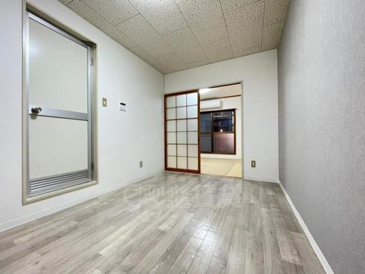大阪府吹田市高浜町の賃貸マンションの居間