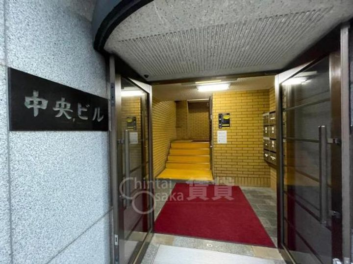 大阪府吹田市高浜町の賃貸マンションの玄関