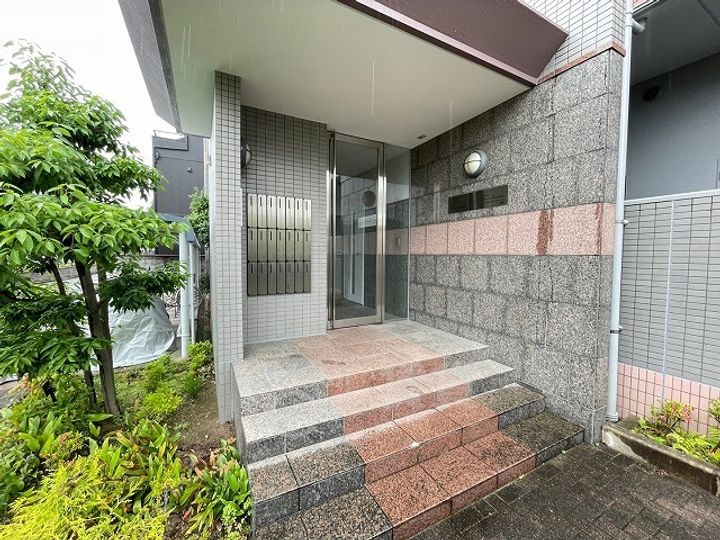 大阪府吹田市南高浜町の賃貸マンションの玄関