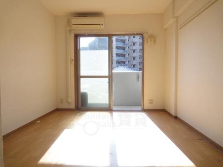 大阪府吹田市南高浜町の賃貸マンションの居間