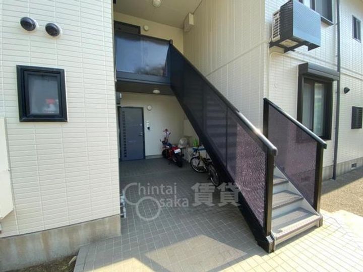 エーデル雲雀丘一番館の玄関