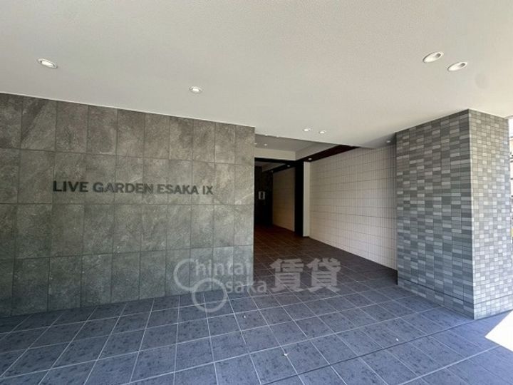 大阪府吹田市南金田2丁目の賃貸マンションの玄関