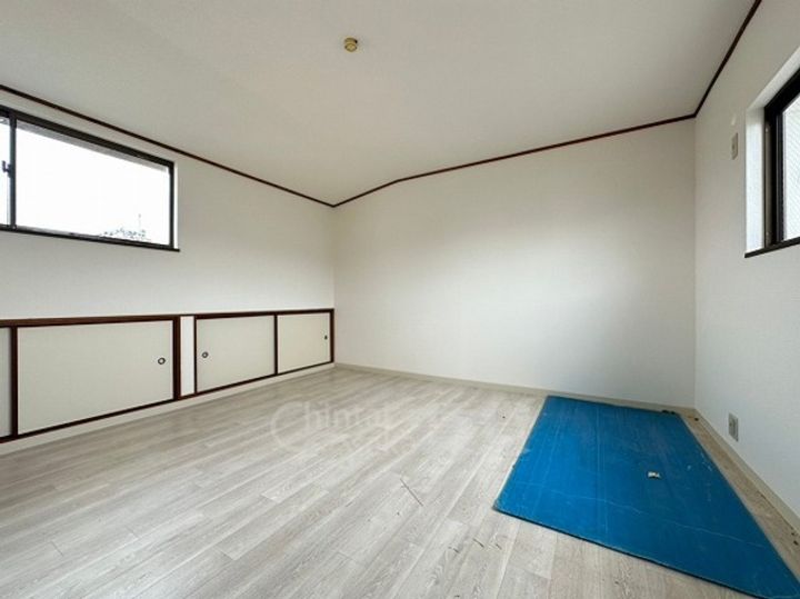 大阪府箕面市瀬川4丁目の賃貸アパートの居間