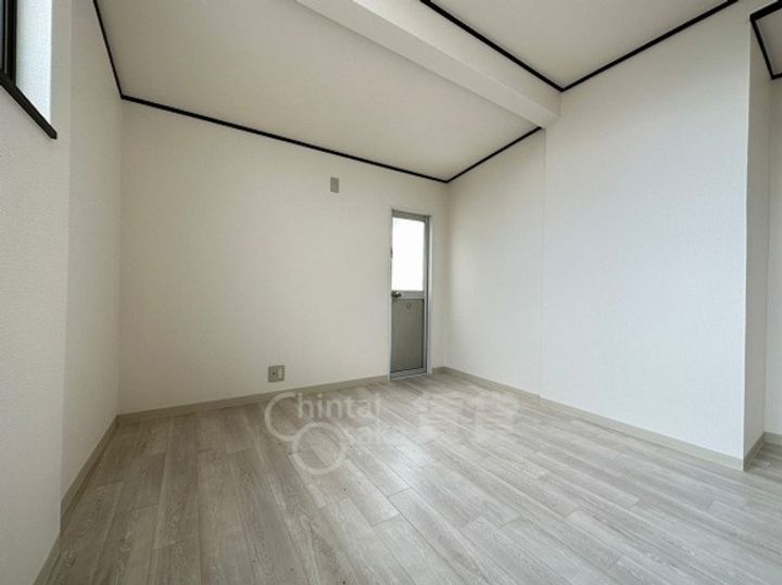 大阪府箕面市瀬川4丁目の賃貸アパートの居間