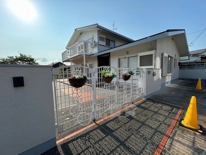 大阪府箕面市桜5丁目(一戸建)の賃貸物件の玄関