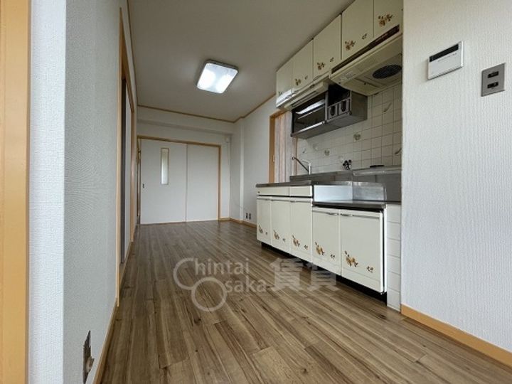 大阪府箕面市船場西2丁目の賃貸マンションの居間