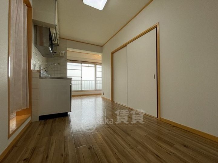 大阪府箕面市船場西2丁目の賃貸マンションの居間