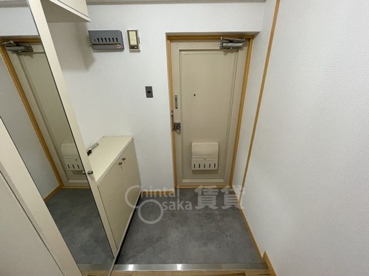 大阪府箕面市船場西2丁目の賃貸マンションの玄関