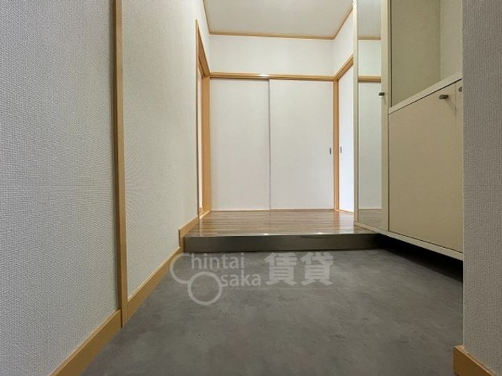 大阪府箕面市船場西2丁目の賃貸マンションの玄関