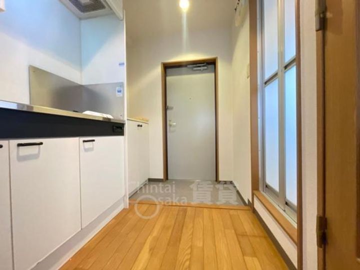 大阪府箕面市箕面6丁目の賃貸マンションの玄関